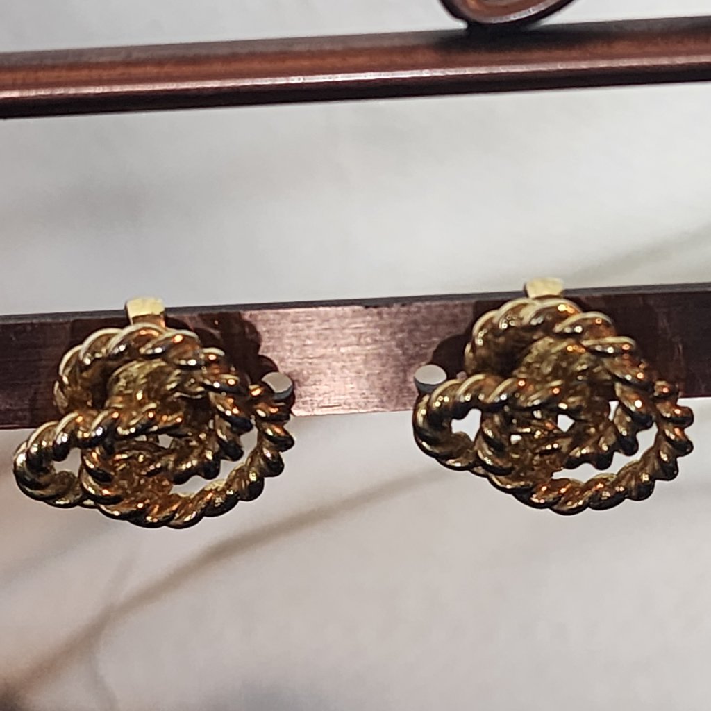 Sarah Coventry Gold Plated Round Triple Intertwined Rope Vintage Clipon Earrings 22$